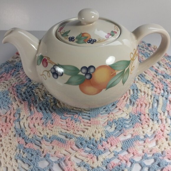 Corelle Abundance Teapot Fine Porcelain Made in Japan Robinson Design Group 1991 - Picture 4 of 17